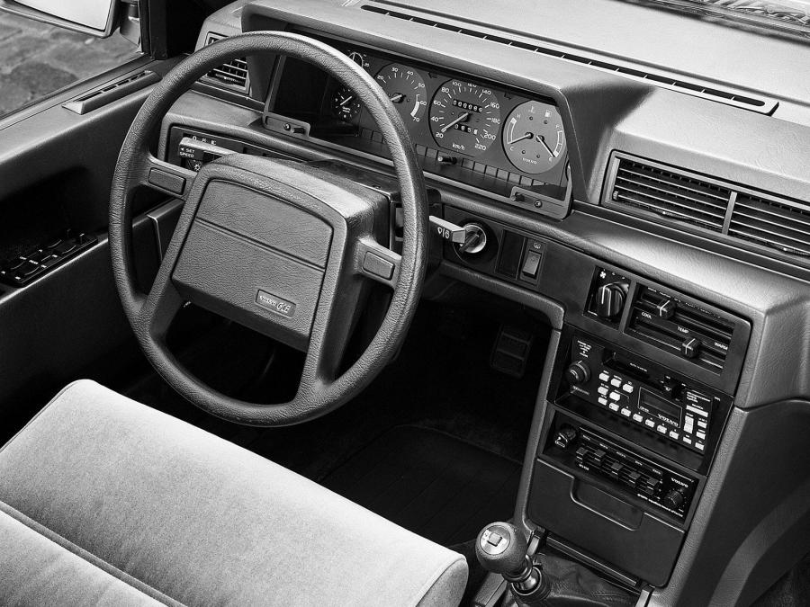  Volvo 760 GLE 1982 года  (фото 2 из 9)